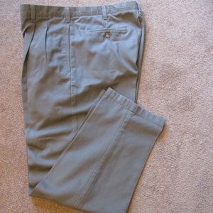 MEN’S L.L. BEAN DOUBLE L CLASSIC FIT OLIVE CHINOS